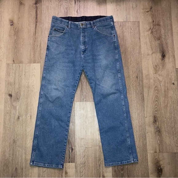 Wrangler Regular Fit Straight Leg Jeans
Mens Size 34X29 - Picture 1 of 10